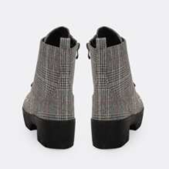 boots - Picture 3 of 4